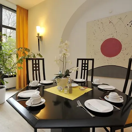 Cityhotel Koenigstrasse 3*